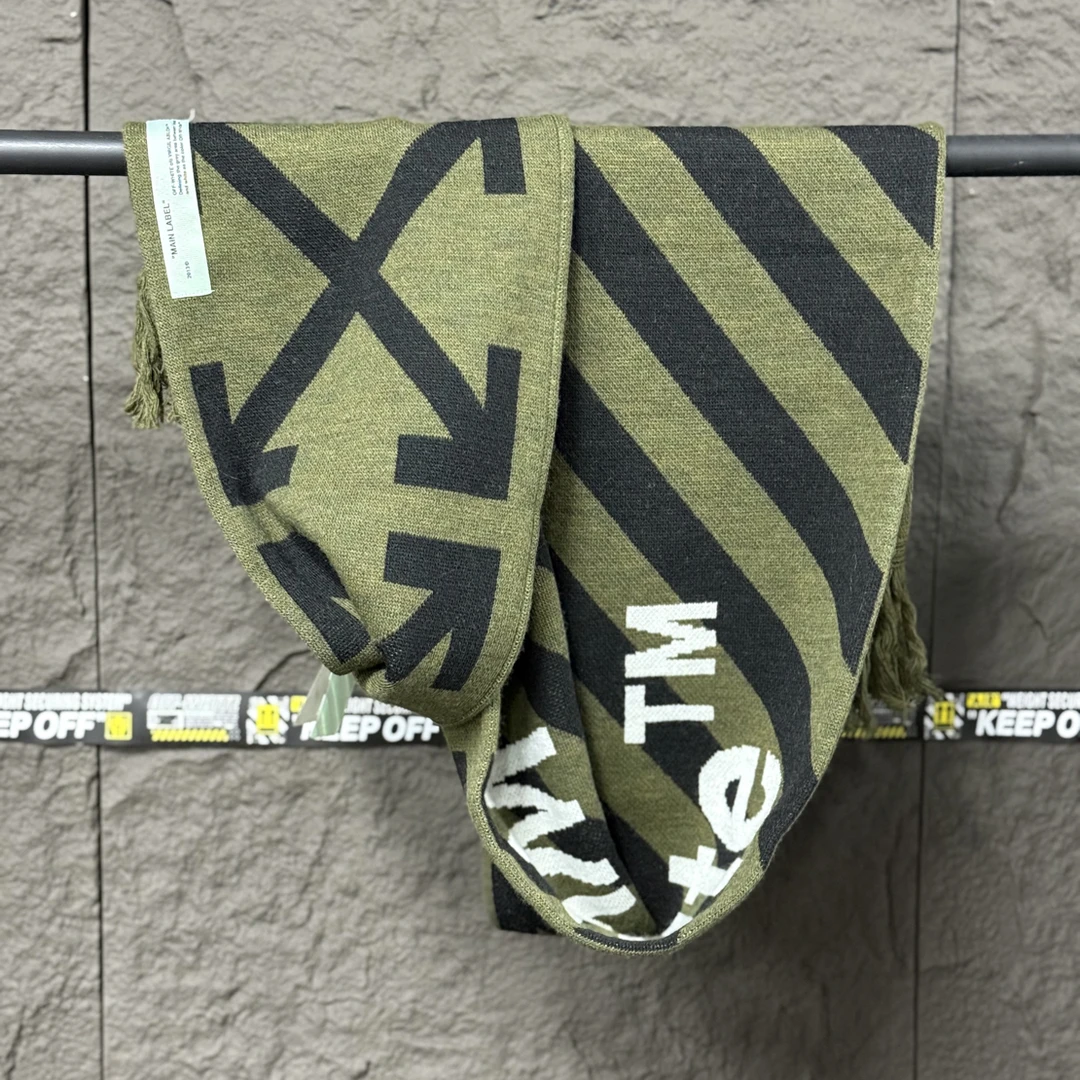 未使用 OFF-WHITE OW字母围巾军绿 秋冬情侣款