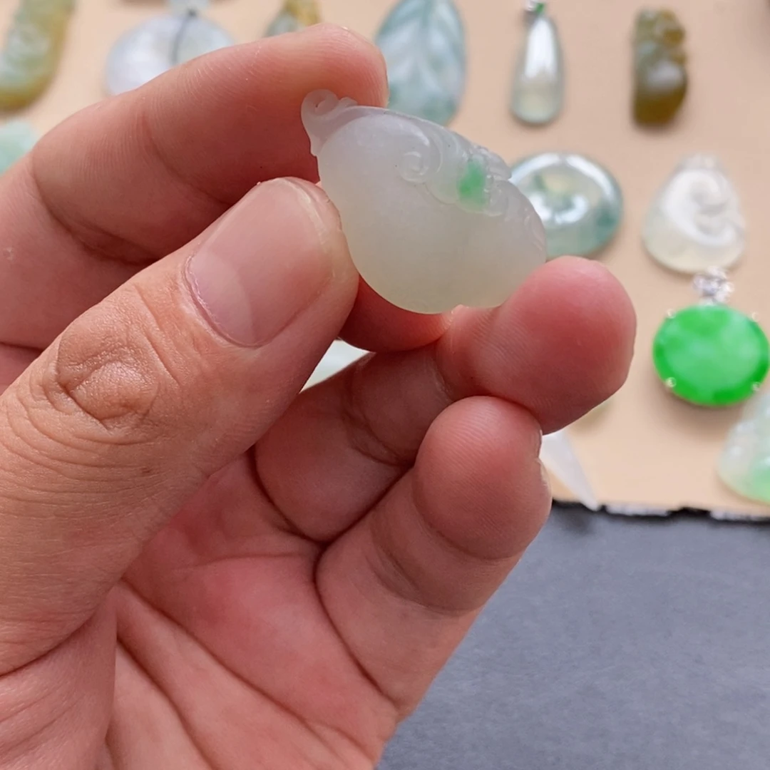 星***期定制翡翠未镶嵌挂件