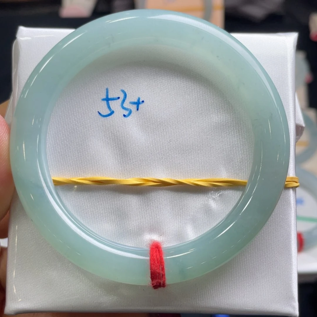 翡翠手镯未镶嵌翡翠手镯