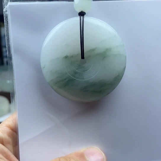 石英质玉（金丝玉）颈饰未镶嵌