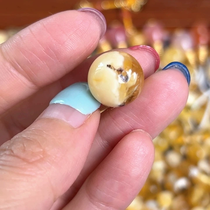 未镶嵌蜜蜡裸石13.7mm一个