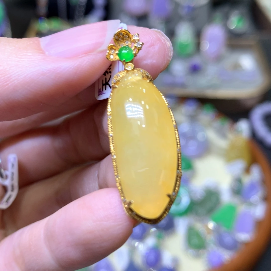 【闪购商品】翡翠颈饰18K金镶嵌翡翠吊坠项链