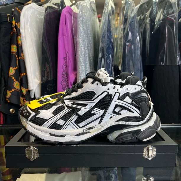 99新 Balenciaga/巴黎世家 runner黑白熊猫休闲鞋/42码/原盒
