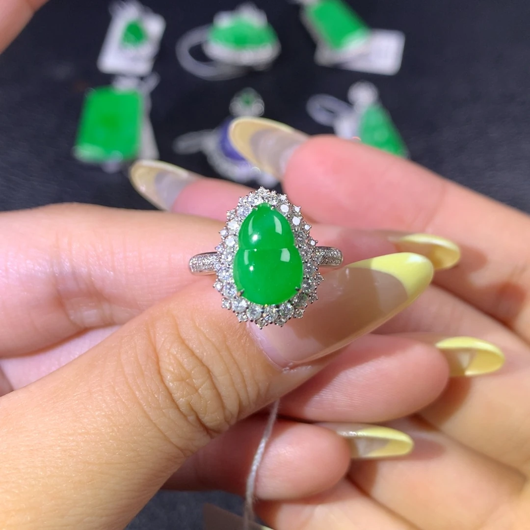 翡翠戒指18K金镶嵌翡翠