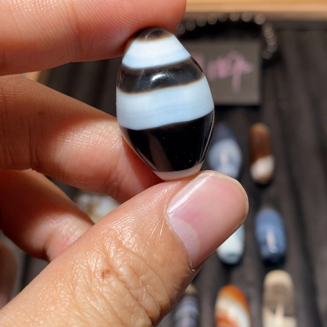 玛瑙/玉髓颈饰未镶嵌谷****。