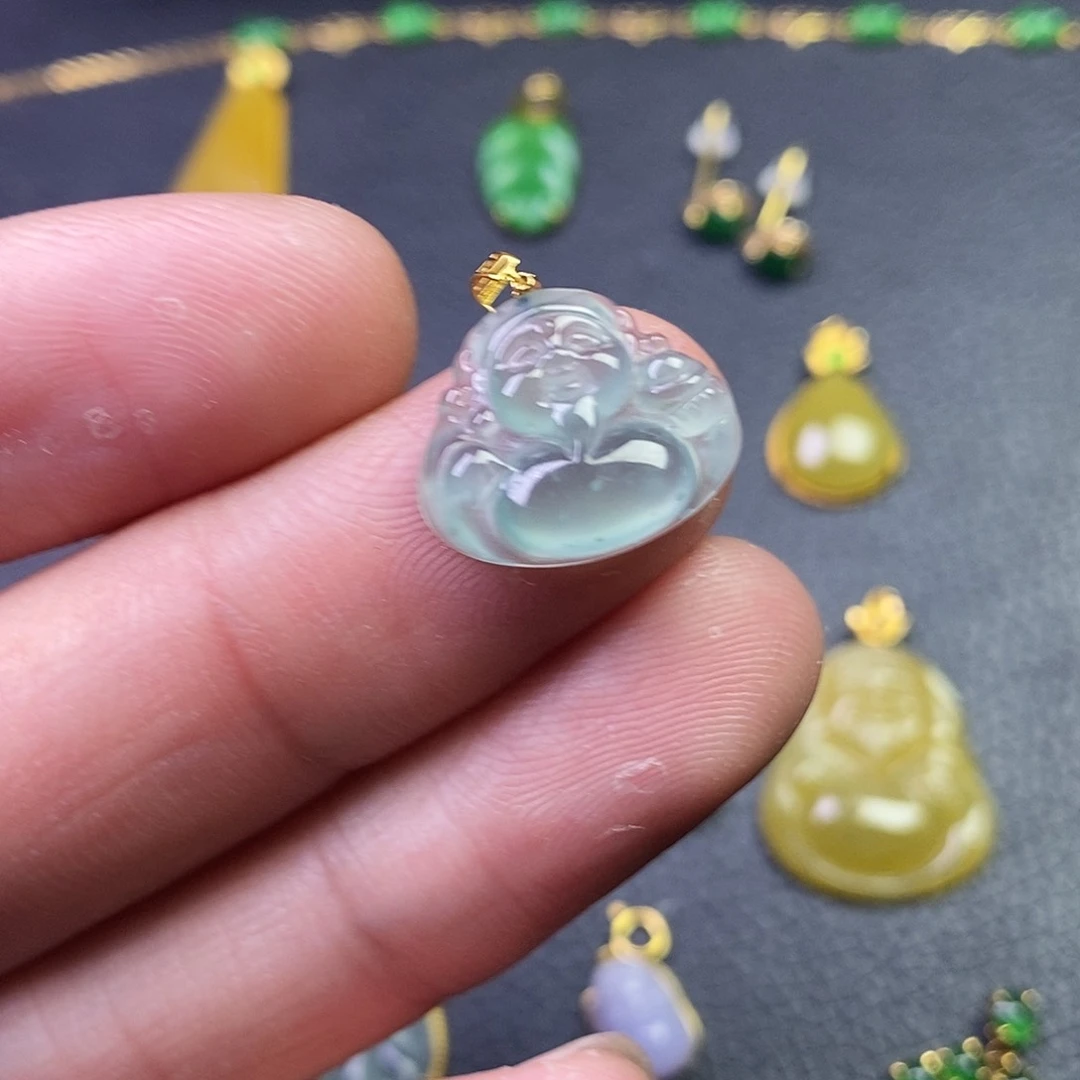 颈饰18K金镶嵌翡翠