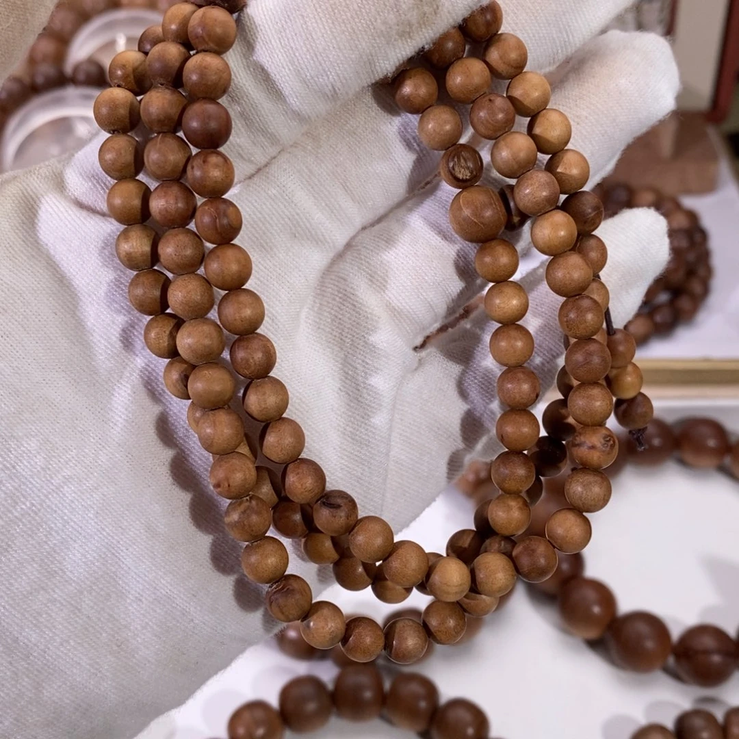 其他檀香木顺纹黑肉0.6*108瑕疵