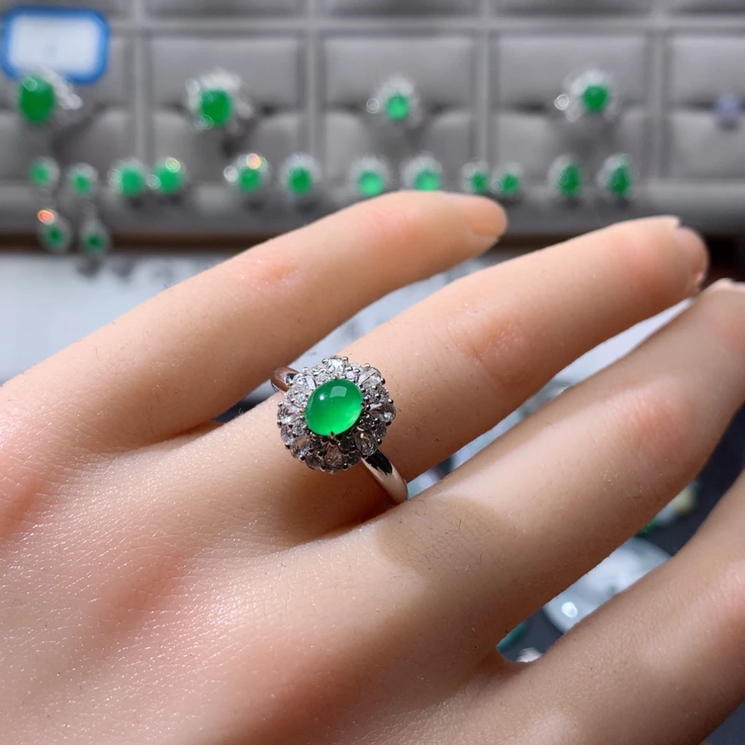 18K金镶嵌戒指翡翠