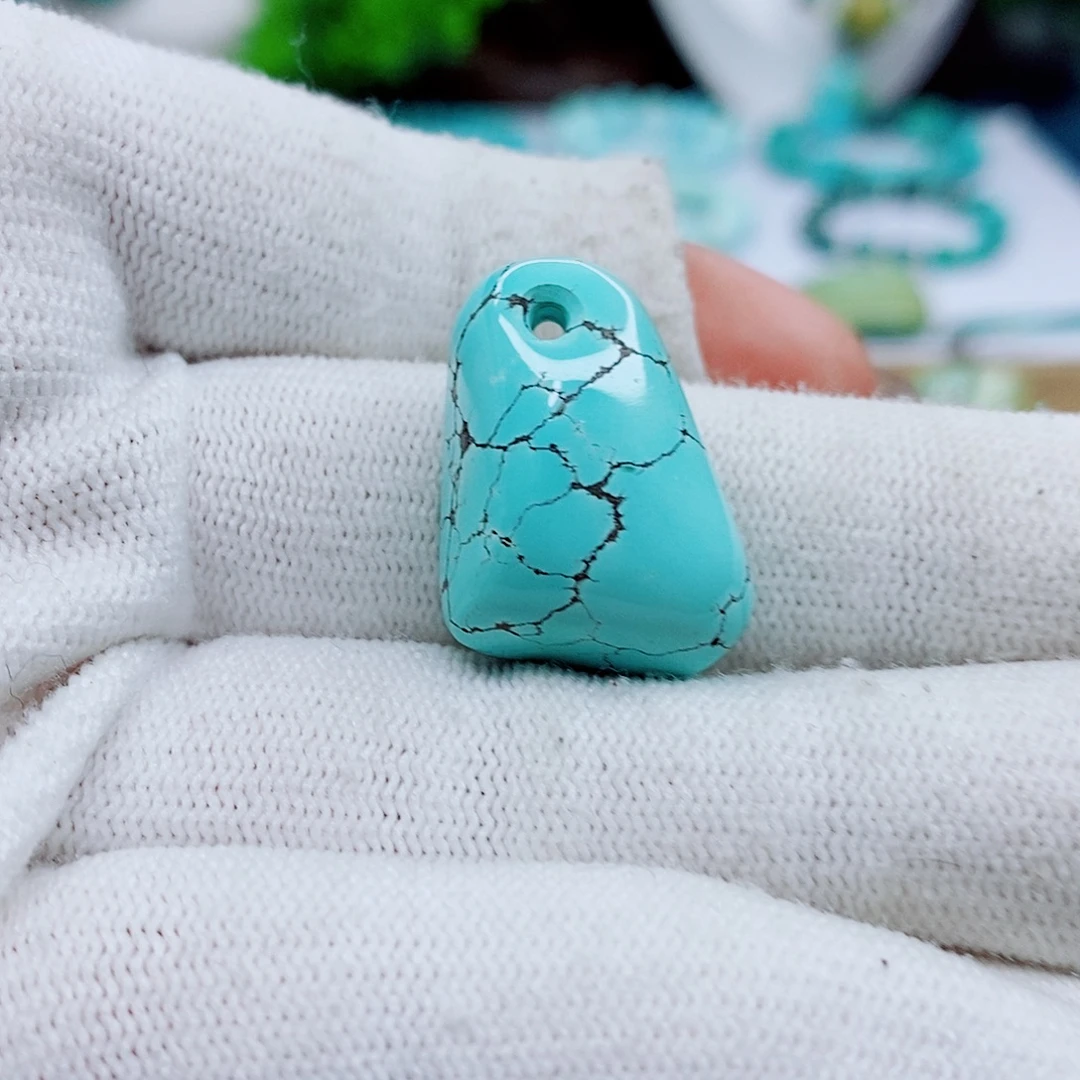 绿松石未镶嵌颈饰