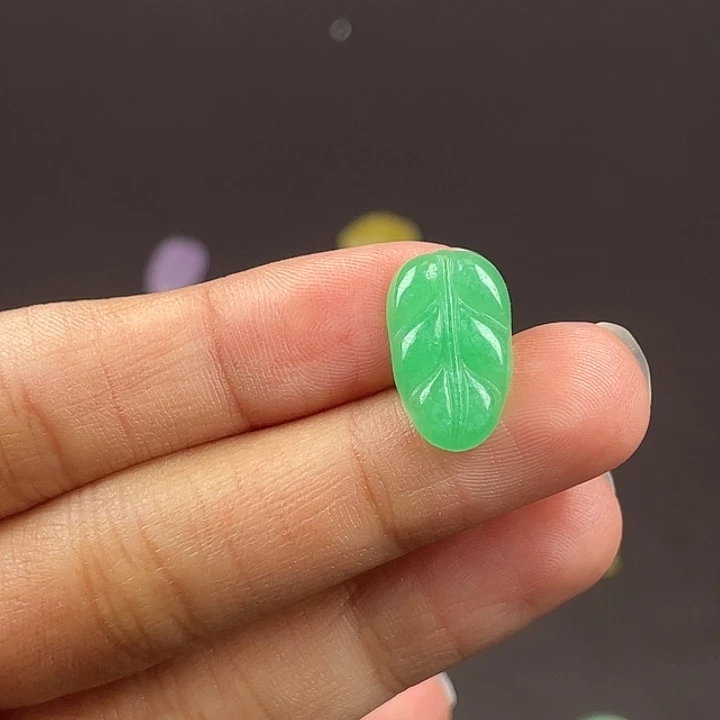 翡翠未镶嵌颈饰吊坠