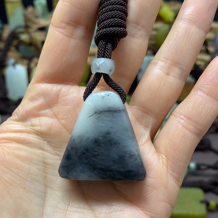 蛇纹石玉未镶嵌挂件