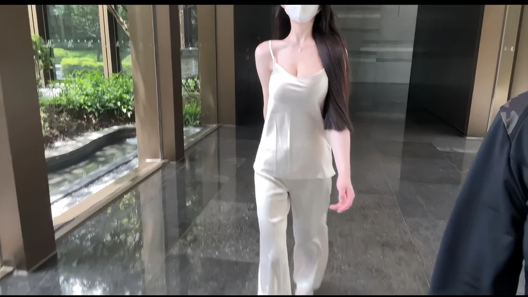 【小贵妇】法式夏季简约缎面高级感V领吊带上衣女+直筒长裤两件套