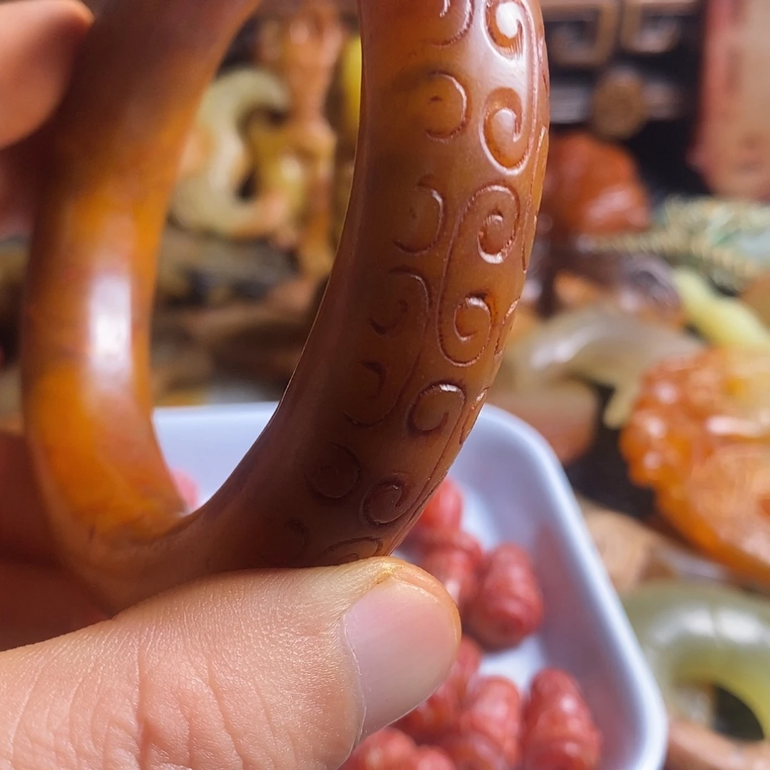 未镶嵌岫岩老玉（透闪石质玉）挂件