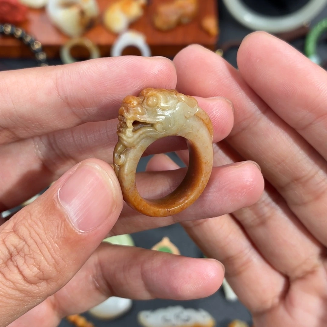 荣***儿和田玉未镶嵌颈饰