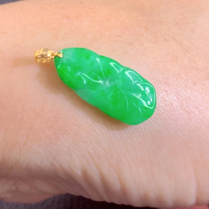 翡翠18K金镶嵌颈饰翡翠