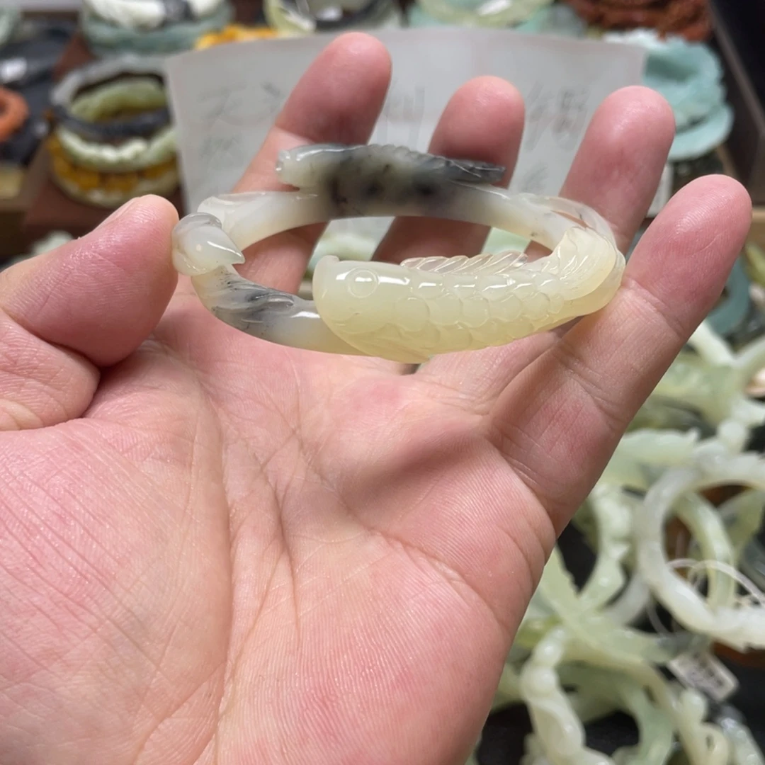 蛇纹石玉未镶嵌手镯