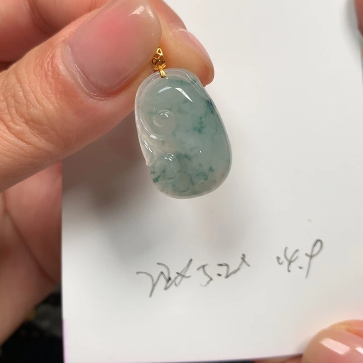 翡翠18K金镶嵌颈饰如意