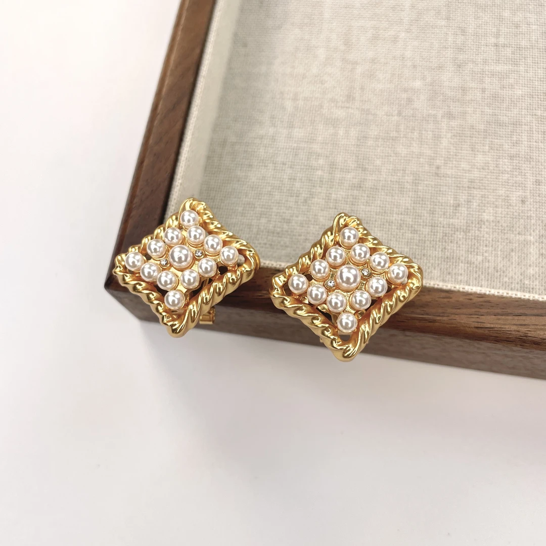 铜合金仿珍珠耳饰 买三送一气质轻奢时尚法式简约耳钉耳扣