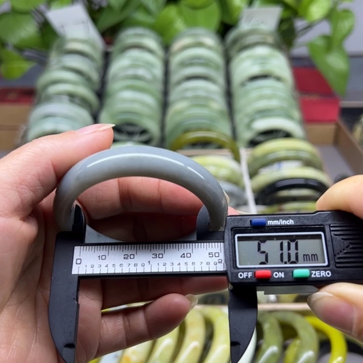 蛇纹石玉未镶嵌手镯41