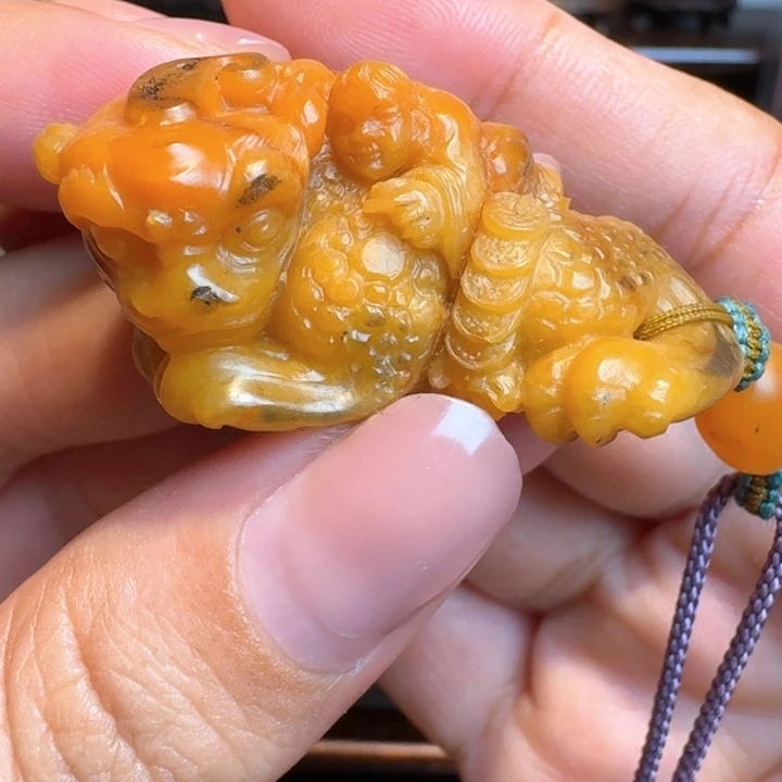 寿山石印石寿山田黄刘海戏金蟾手把件