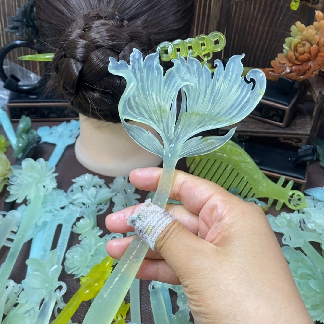 蛇纹石玉未镶嵌发饰蝶*