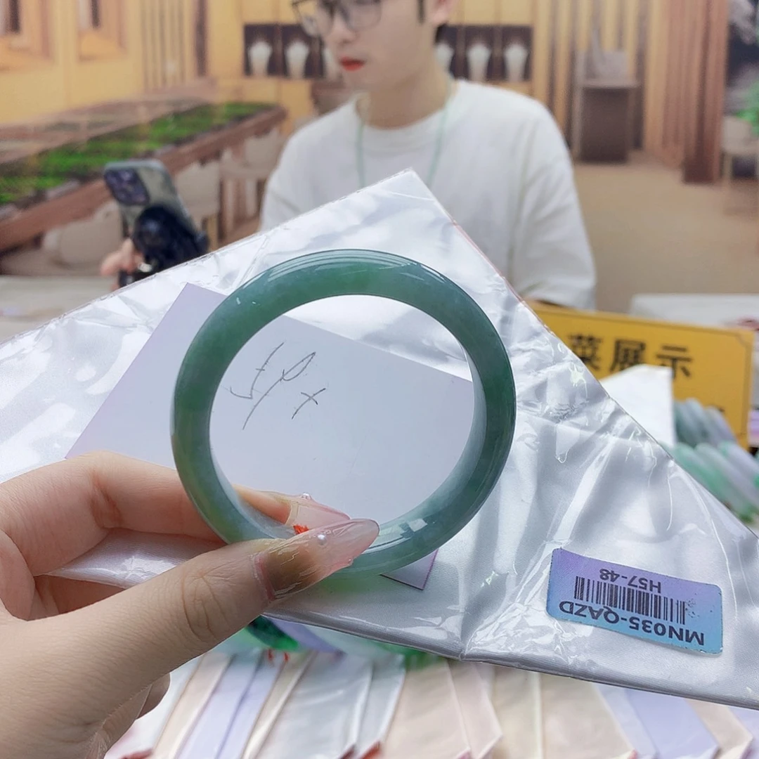 翡翠手镯未镶嵌vjjjjjnmmmm
