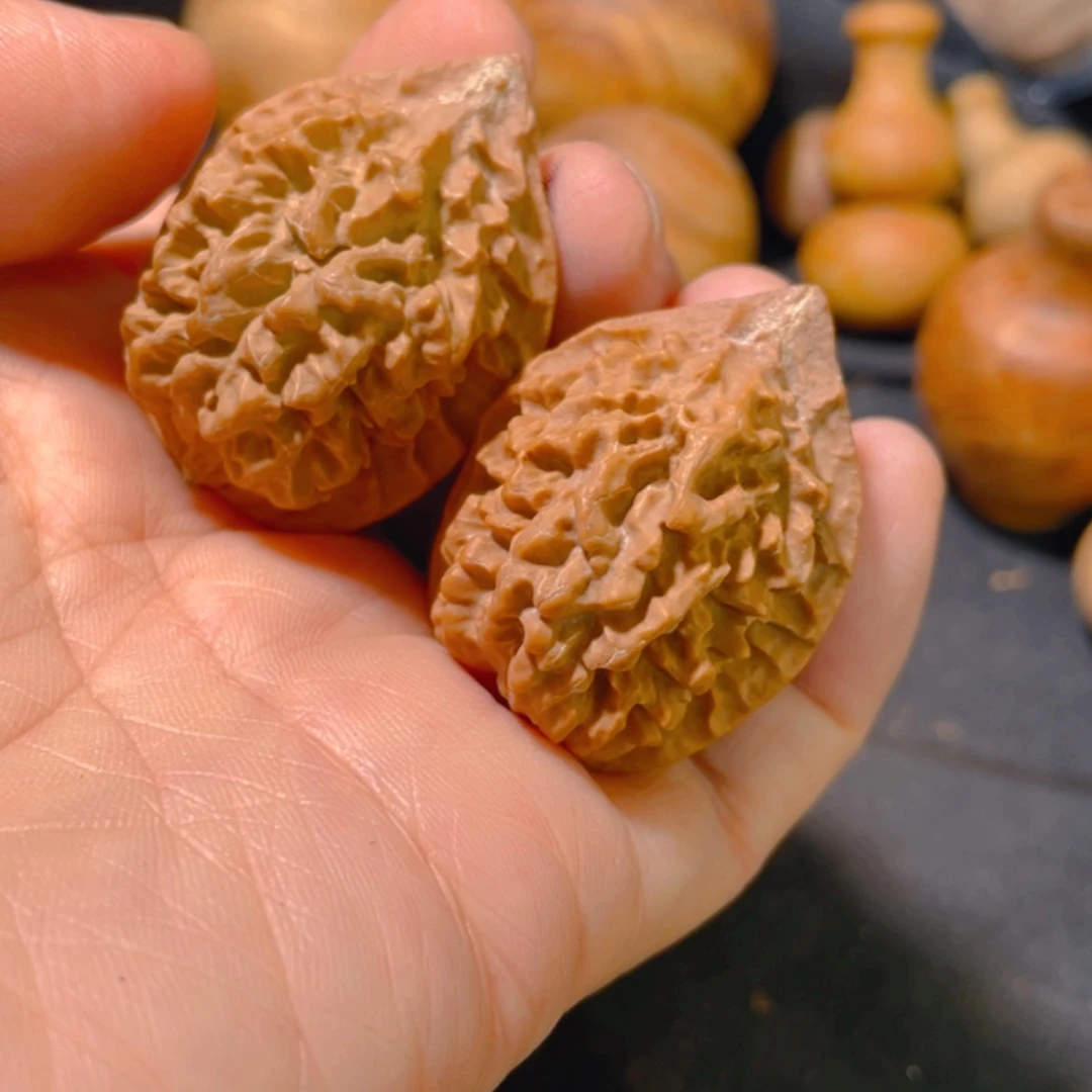 【闪购商品】文玩核桃吊坠动**波东北楸子35