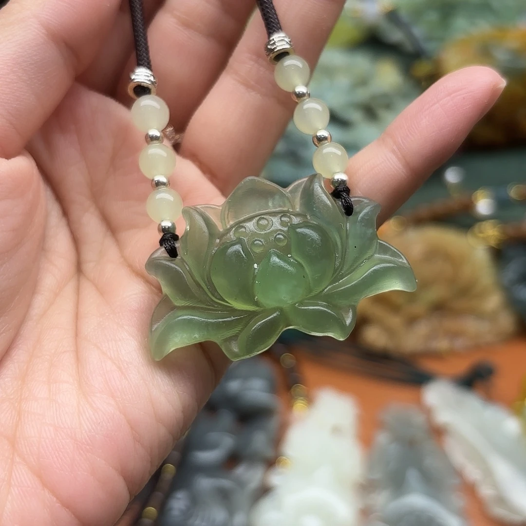 蛇纹石玉未镶嵌颈饰