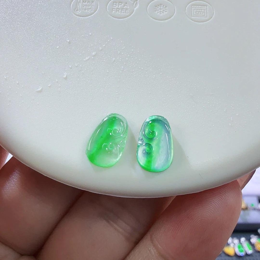 翡翠未镶嵌颈饰裸石