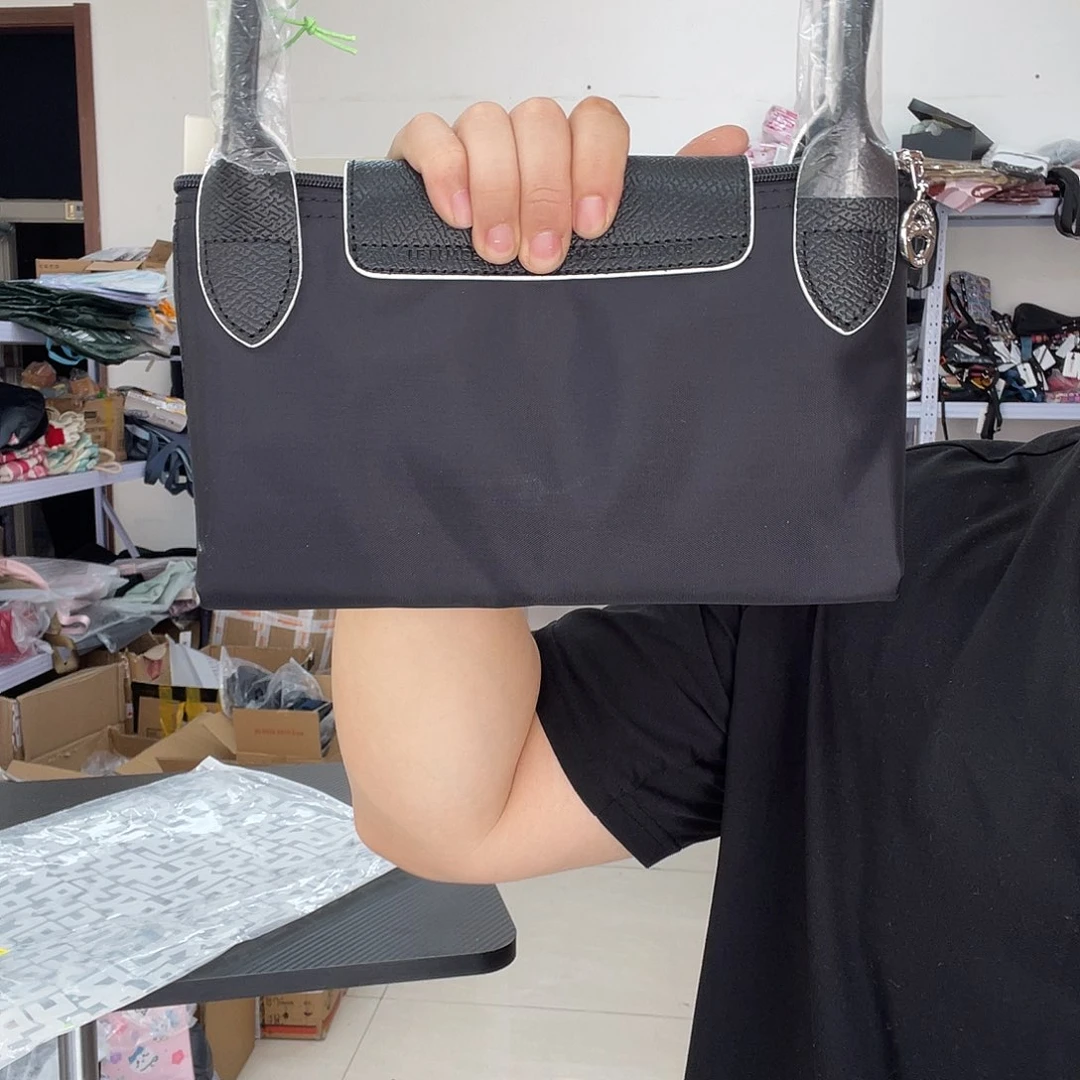 PU化妆包等各种产品的