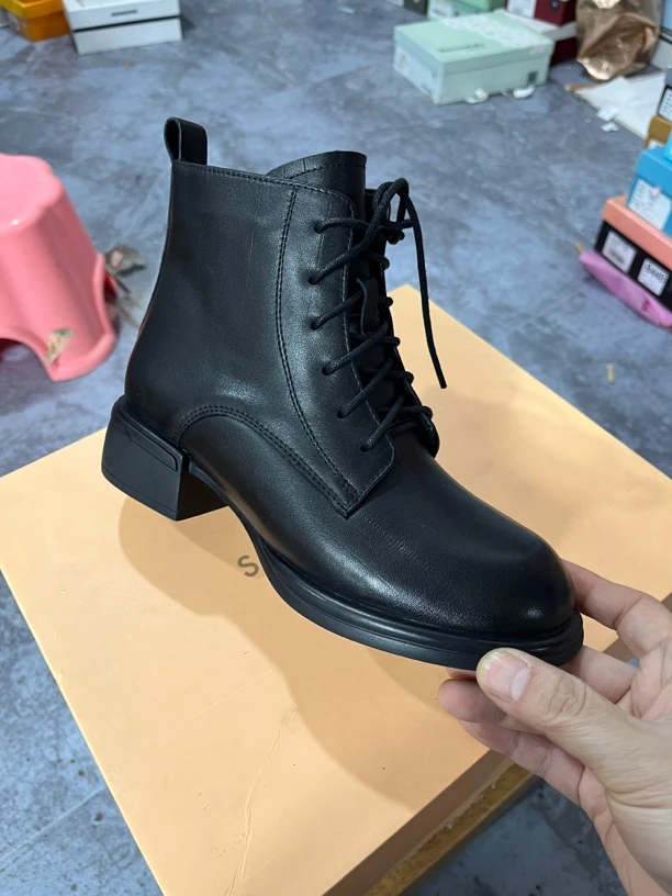 6173 黑色牛皮短靴