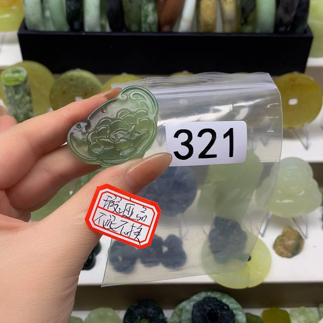 蛇纹石玉颈饰未镶嵌