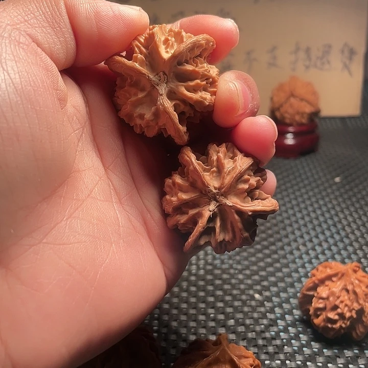 文玩核桃把件38盘山三棱