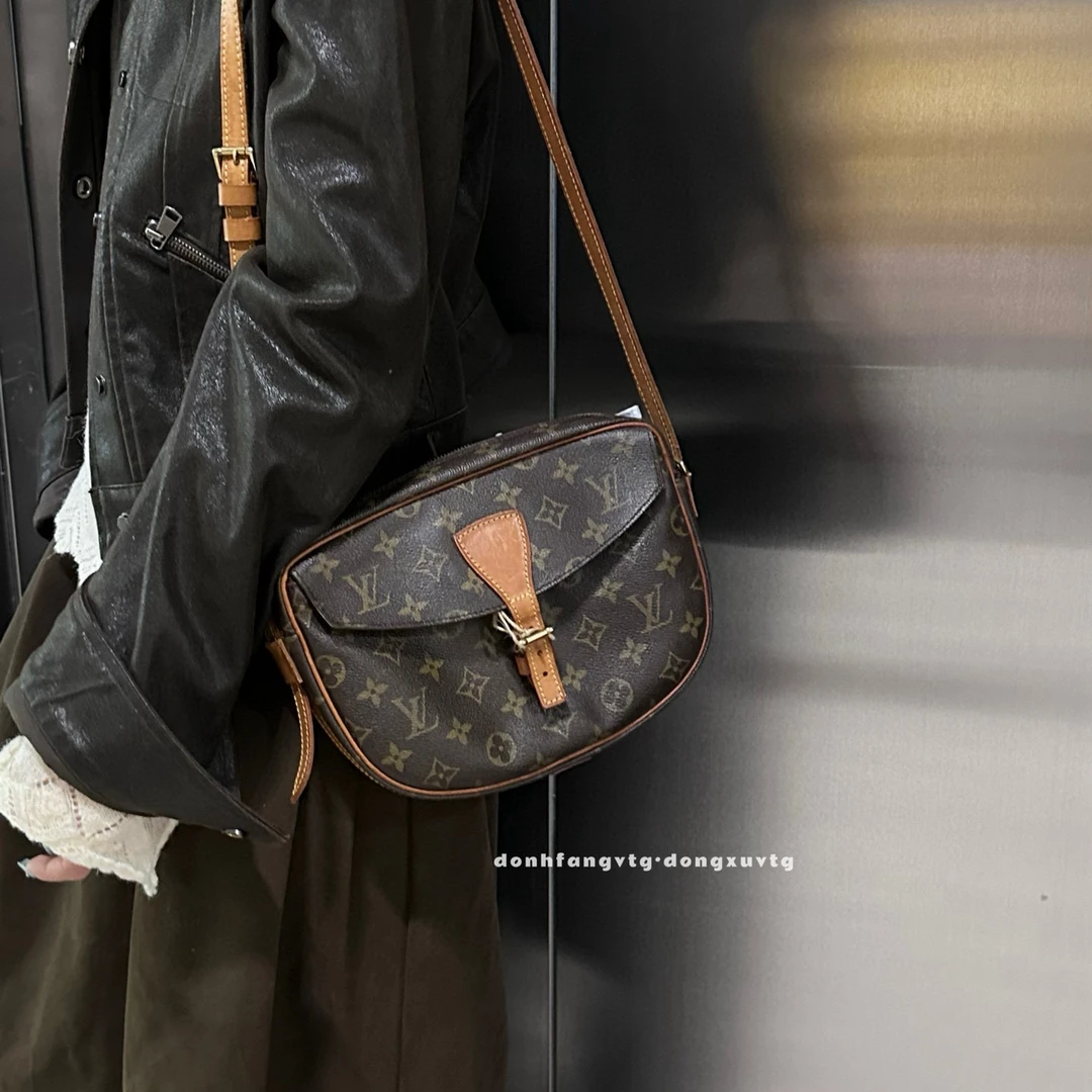 95新 LouisVuitton/路易威登 lv 老花全原马鞍斜挎包