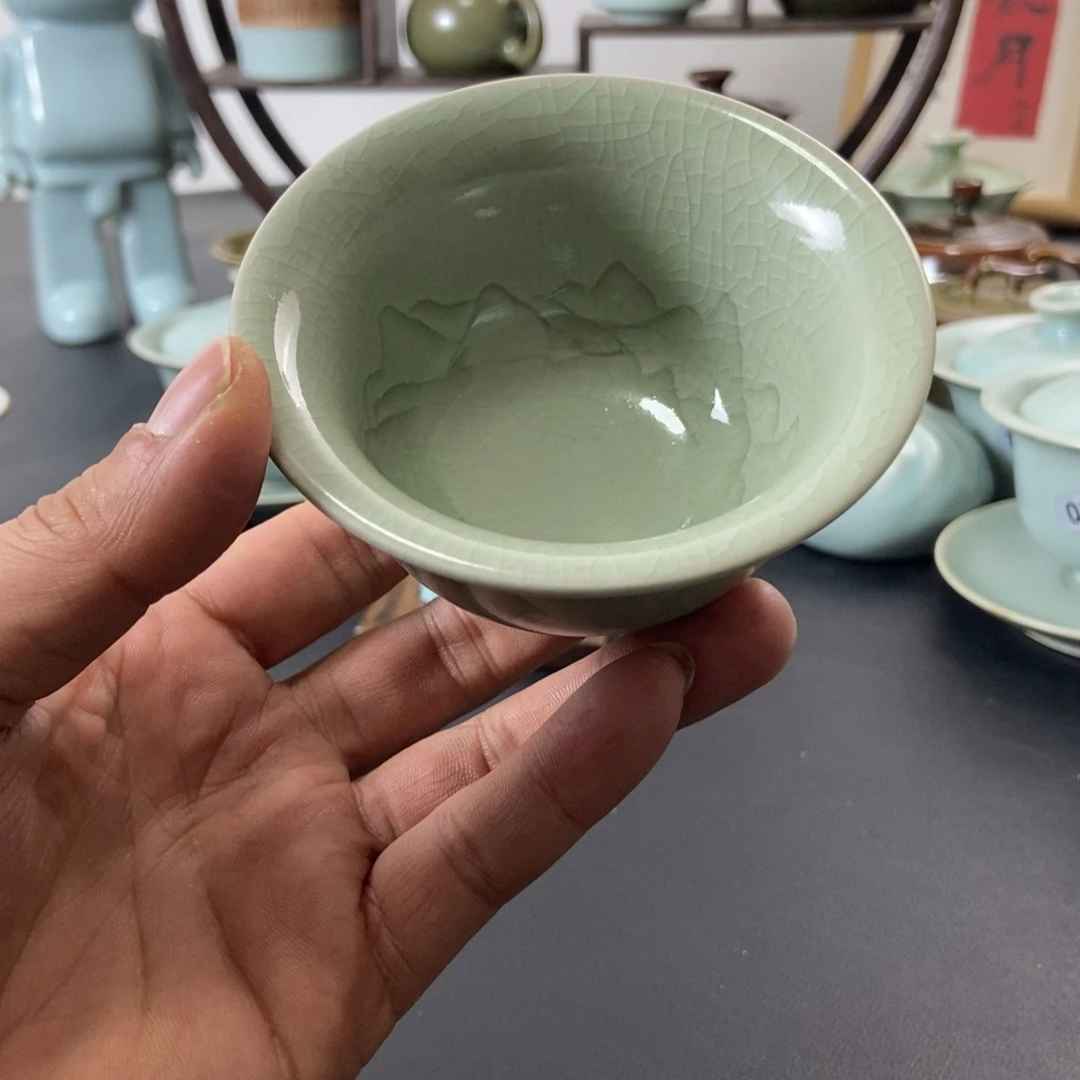 人***遥一级品豆绿釉手工压手杯