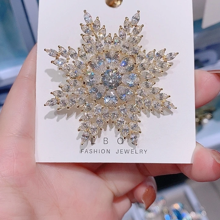 锆石铜合金雪花胸针 金色
