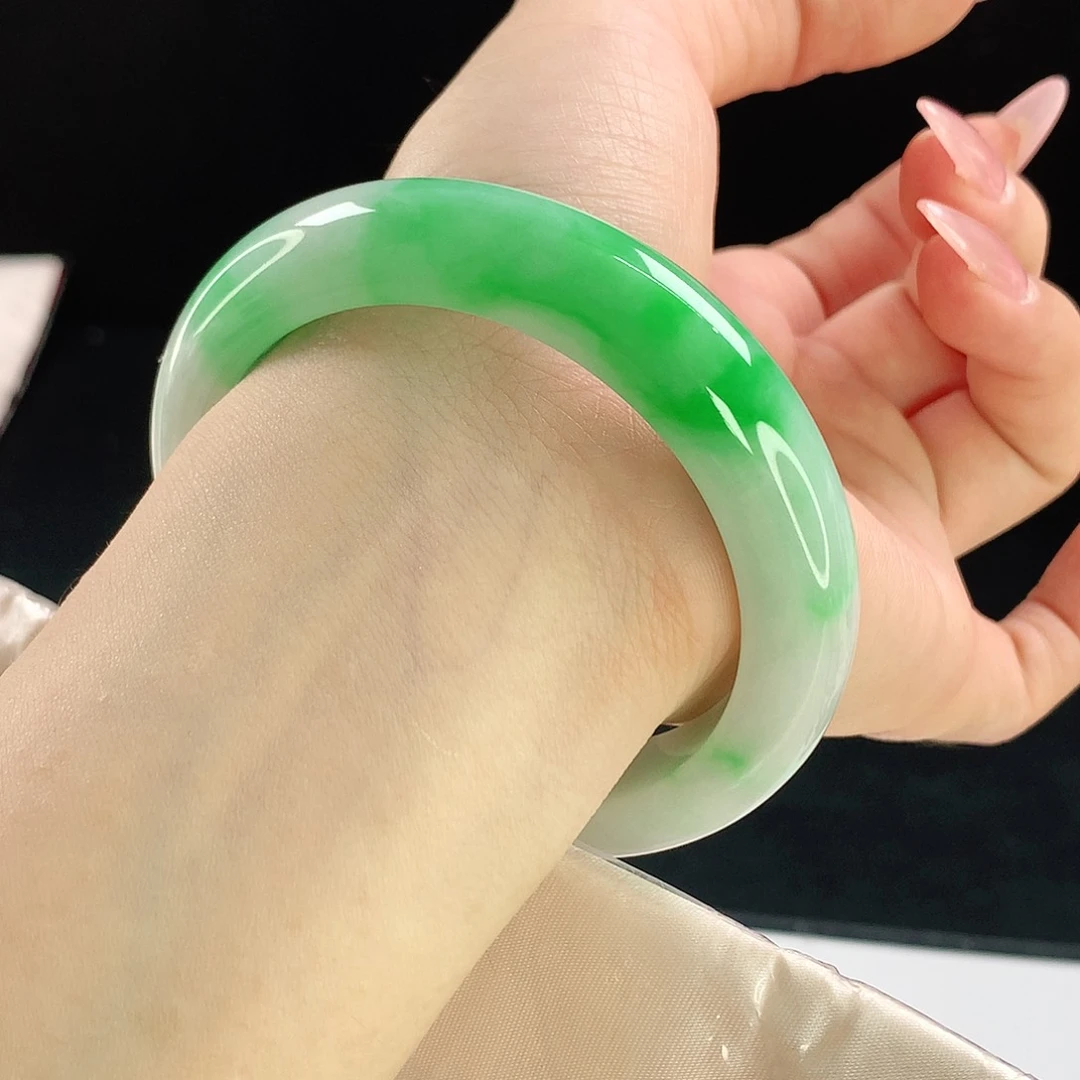 未镶嵌手镯翡翠681