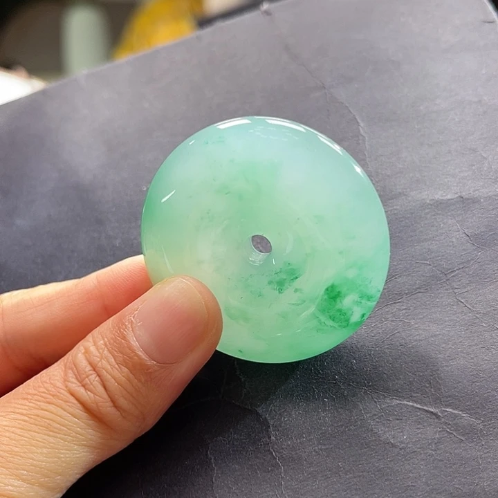 良***霄石英质玉未镶嵌颈饰