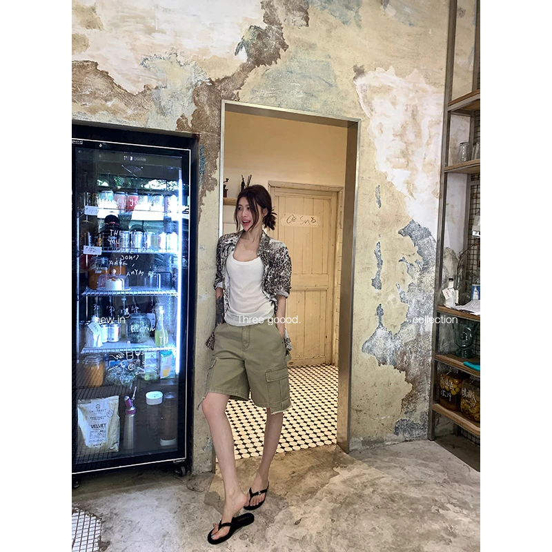 THREE GOOOD/三吉美式水洗做旧工装风大口袋牛仔中短裤Y725N08631
