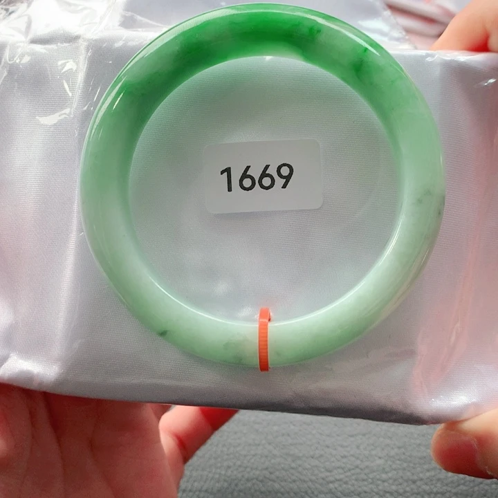 翡翠手镯未镶嵌肉*妍天然翡翠手镯01