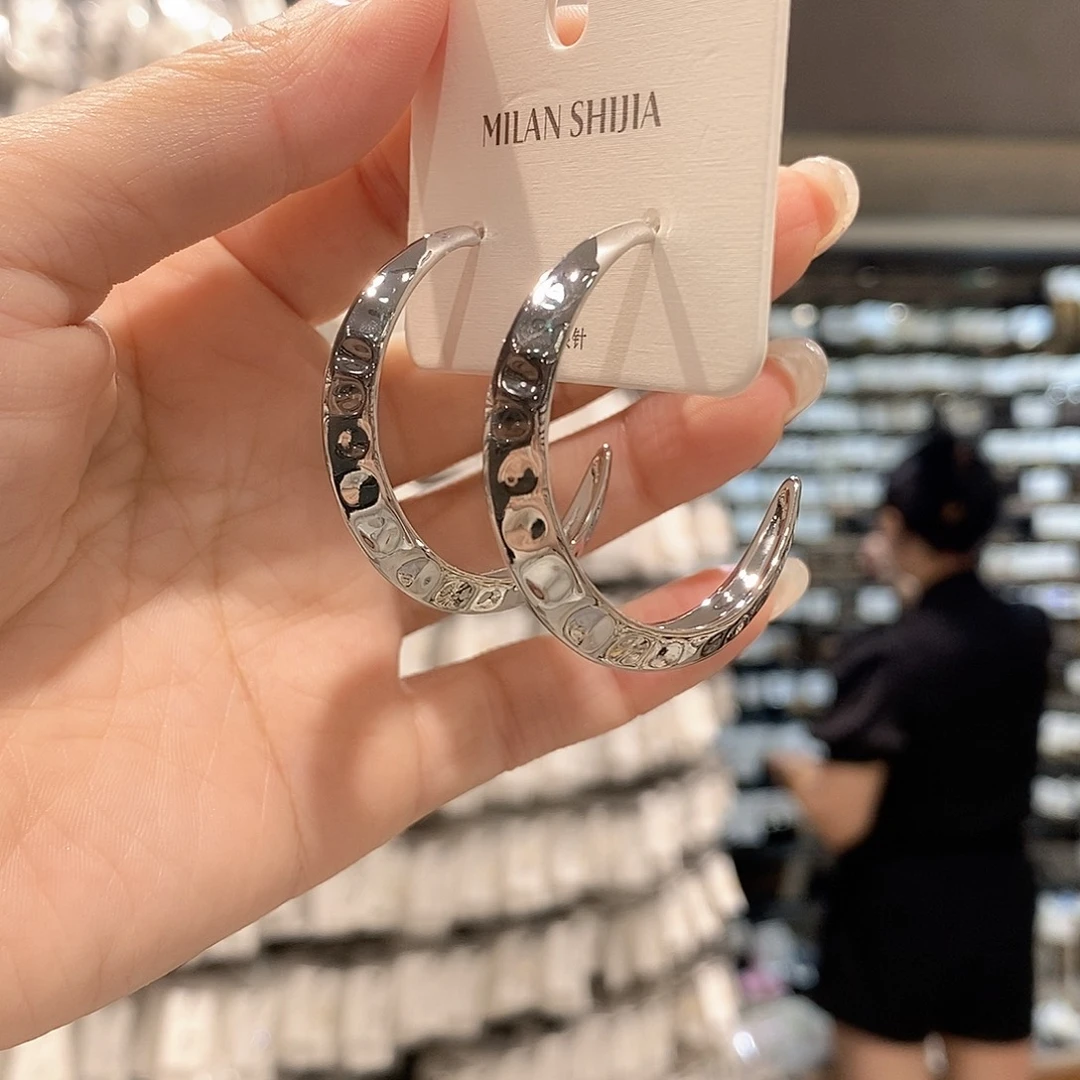 银色月牙c哈哈哈哈哈
