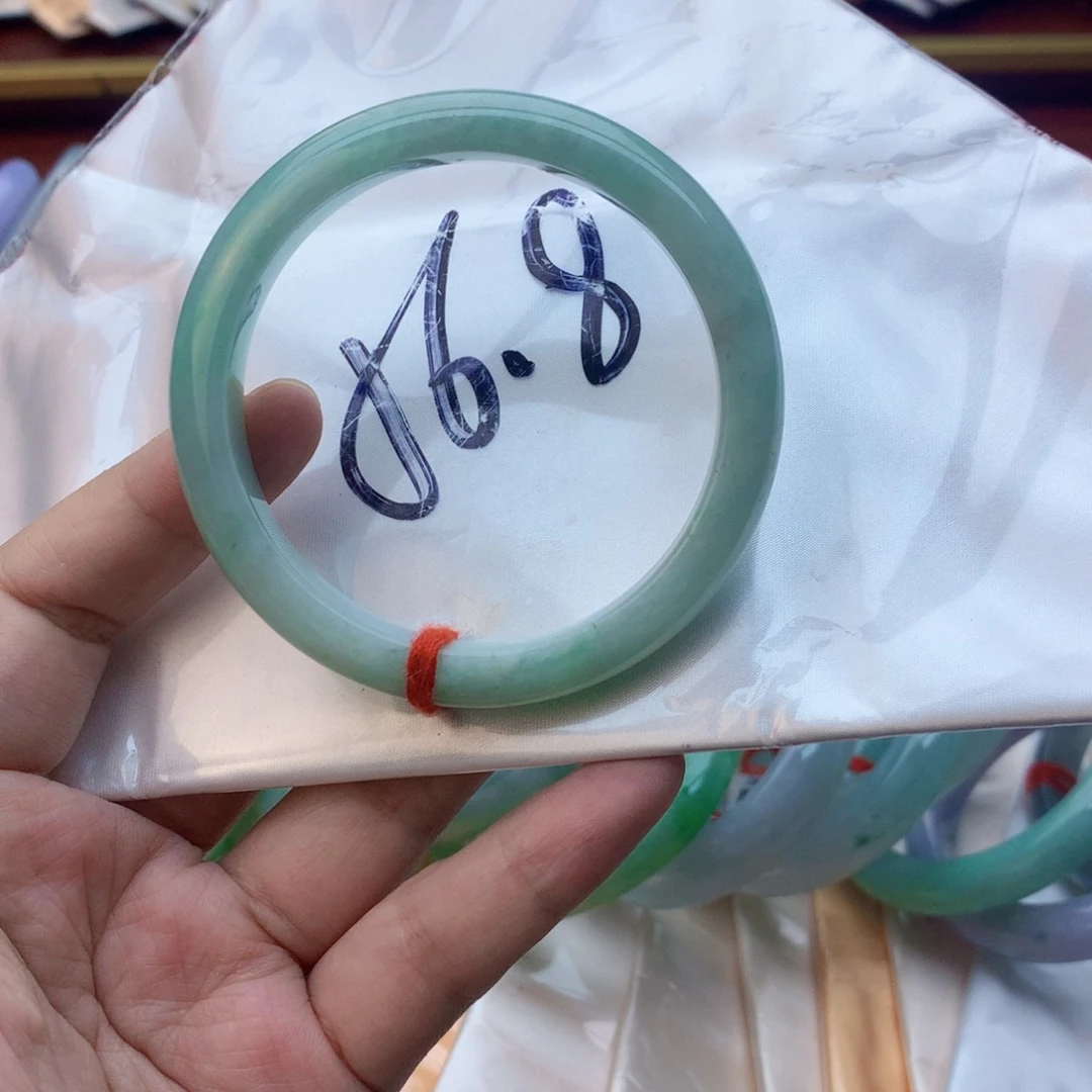 翡翠手镯未镶嵌翡翠手镯