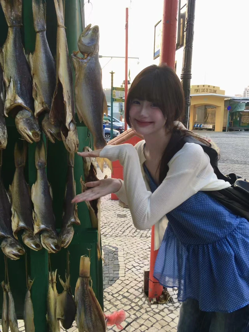 2026秋冬新款韩系气质甜美白色针织开衫波点上衣复古牛仔裤三件套