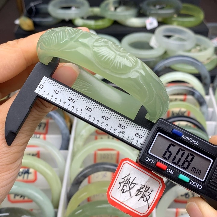 蛇纹石玉未镶嵌手镯1045