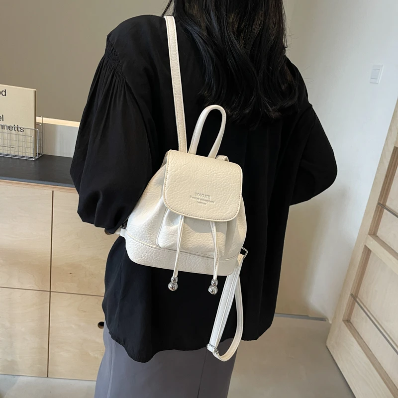 YUSMYU时尚大学生上课双肩包女2025新款百搭小背包外出旅行包5689