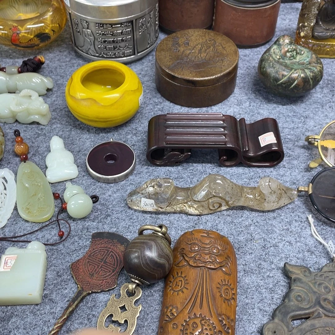 郑***你铜摆件一个小物件。