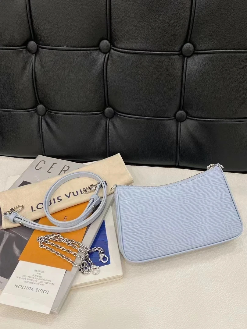 99新 LouisVuitton/路易威登 lv easy pouch水波纹蓝/99新/优选