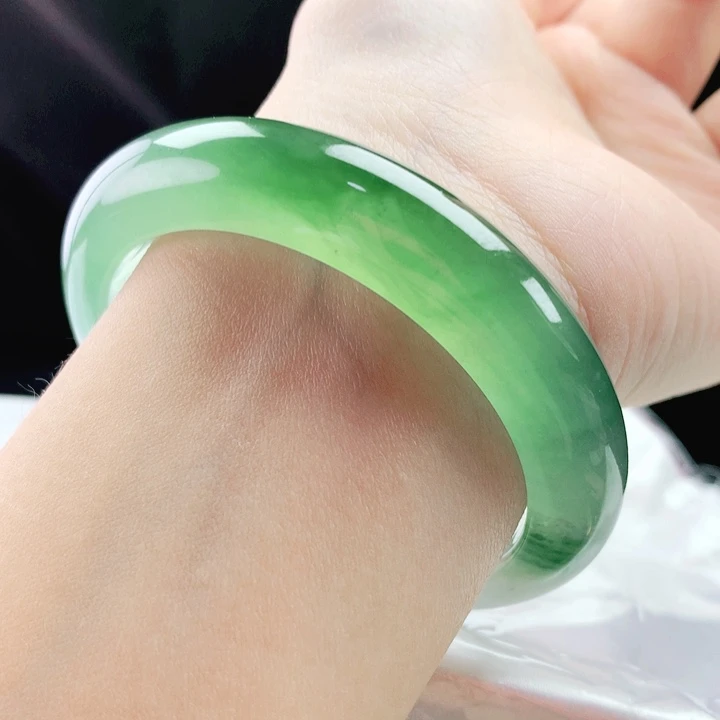 翡翠未镶嵌手镯54圈