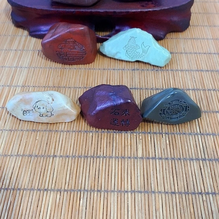 凤***原石雕刻工艺品手把摆件