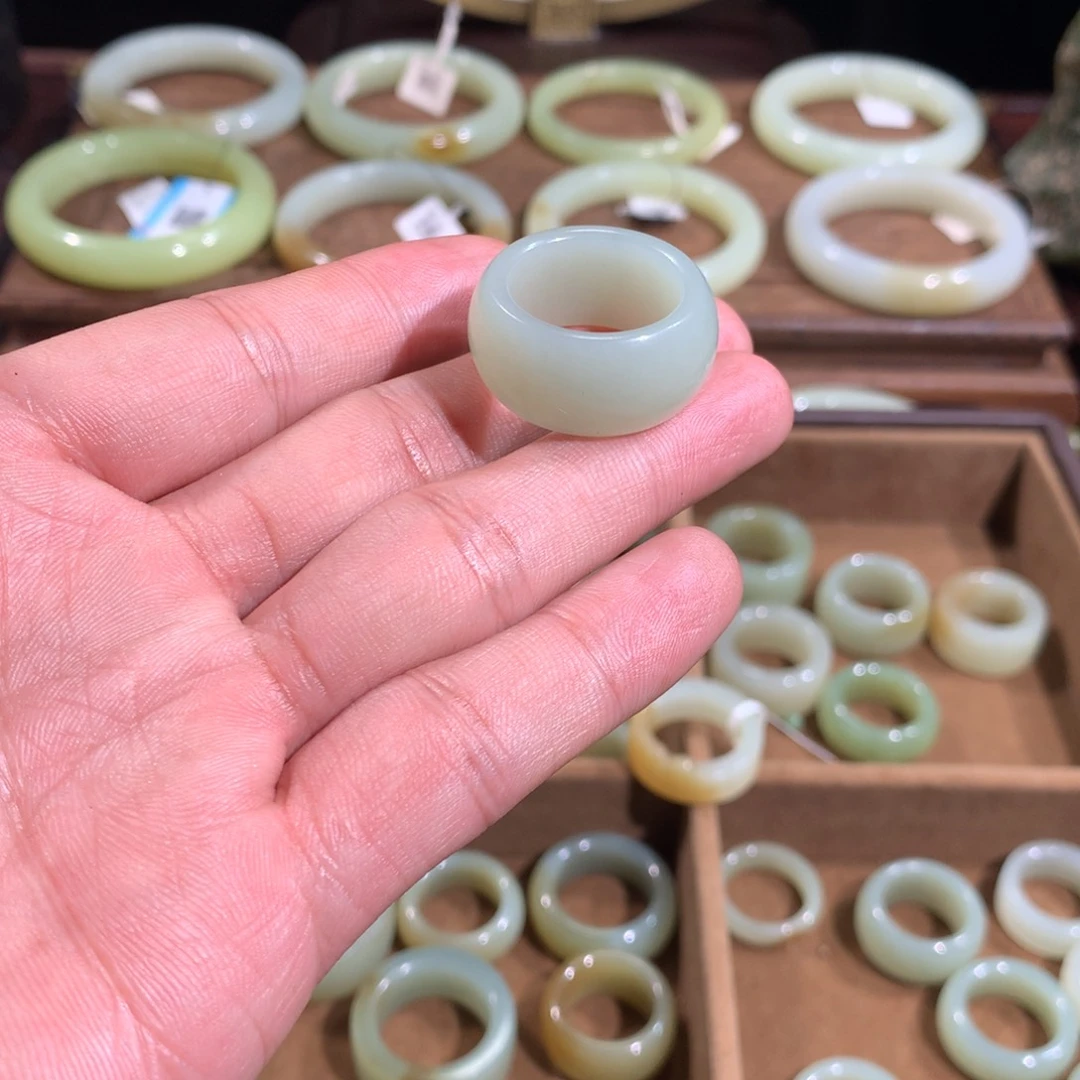 和田玉戒指未镶嵌巴***化新疆且末近矿青白奶蓝戒圈